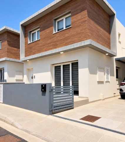 2200 EUR · аренда · house · 3 комнаты · 140 m² · #9576 | MyProperties Cyprus