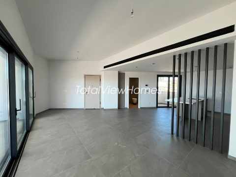 715000 EUR · продажа · penthouse · 3 комнаты · 42 m² · #10857 | MyProperties Cyprus