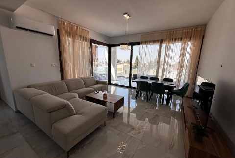 3300 EUR · аренда · penthouse · 3 комнаты · 165 m² · #12938 | MyProperties Cyprus