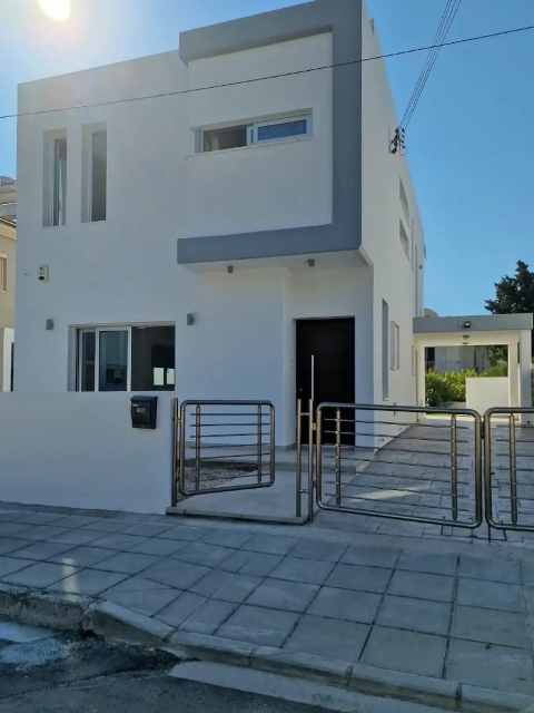 3800 EUR · ενοικίαση · house · 3 δωμάτια · 190 m² · #13761 | MyProperties Cyprus