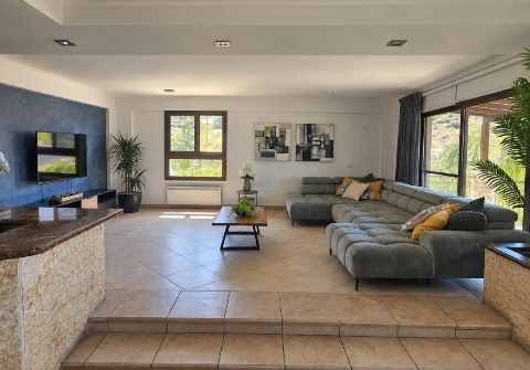 3000 EUR · аренда · penthouse · 4 комнаты · 230 m² · #13788 | MyProperties Cyprus